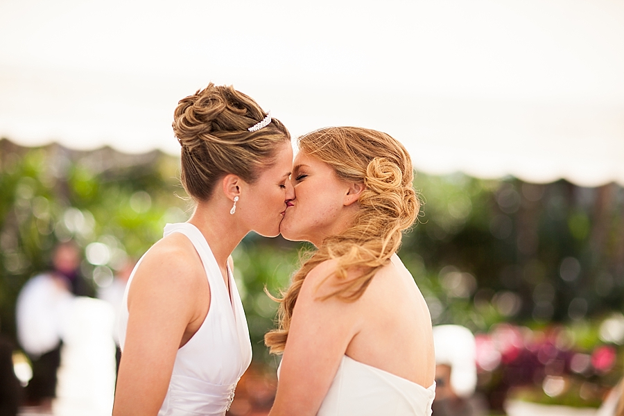jessica-brooke-real-lesbian-wedding-orlando-florida-alternative-life-photography-design-first-kiss[1]